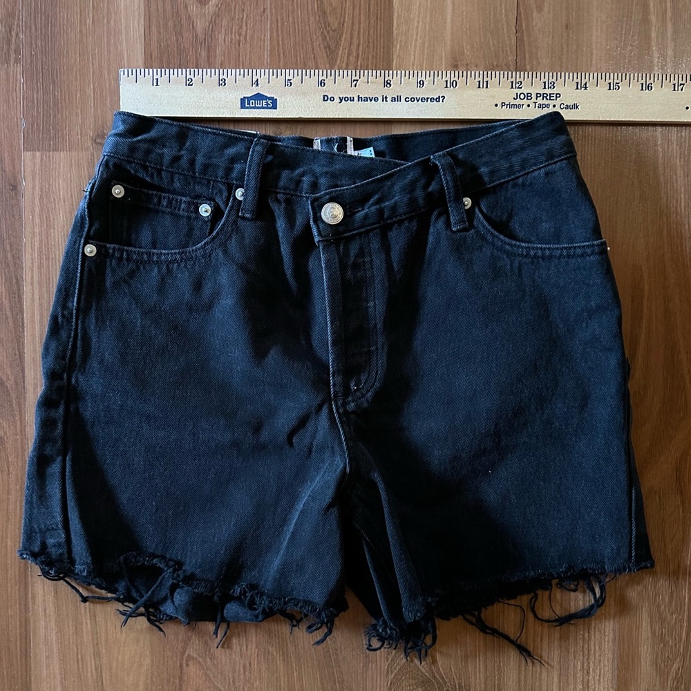 NWOT Forever 21 cutoff black Jean shorts size 4 - Picture 3 of 5